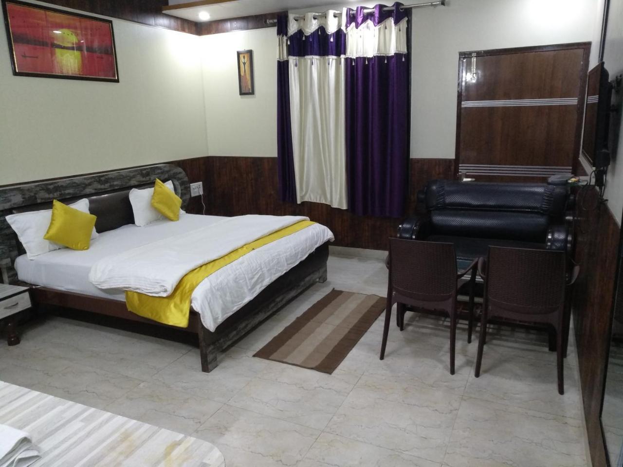 Hotel Rb Palace Dhaulpur Exterior foto